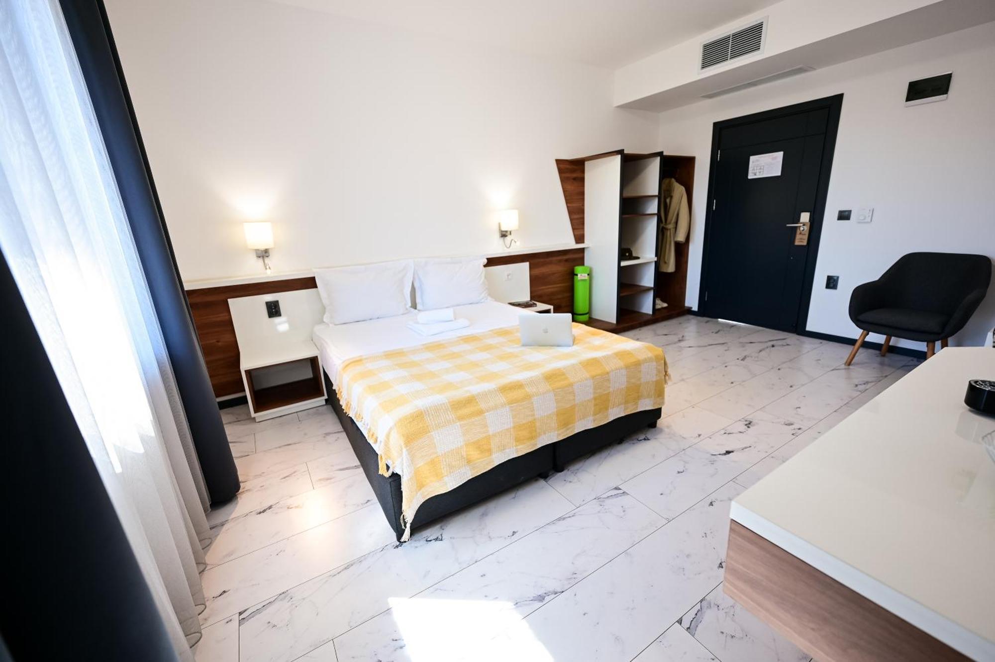 Rubo Hotel 苏曼 外观 照片